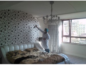 2013年11月19日，紫云盛家小区某业主因房屋装修不久，加之冬季供暖，家里有刚满月的小孩，业主担心室内空气污染会影响小孩的健康，通过咨询和预约，今天环评中心的工作人员上门对其室内空气进行专业检测，经检测业主家里三个监测点均超过国家规定的标准值不适应居住。