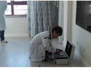 平度华林国际公馆黄女士刚装修的新房，装修好之后室内味道很重，考虑到家里有四岁的孩子，黄女士委托我公司上门做室内空气检测。